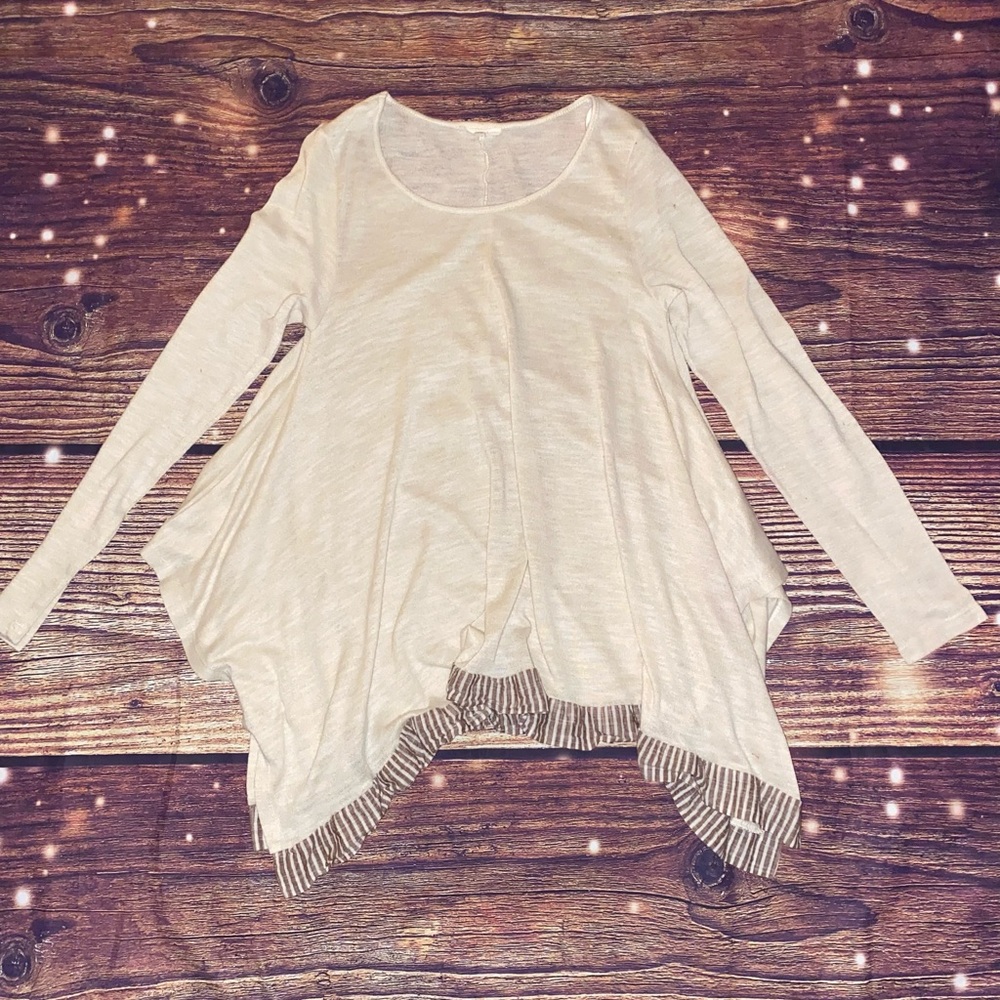Women’s Easel sweater. Size Medium.
